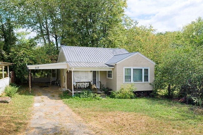 Building Photo - 158 Carr Ave