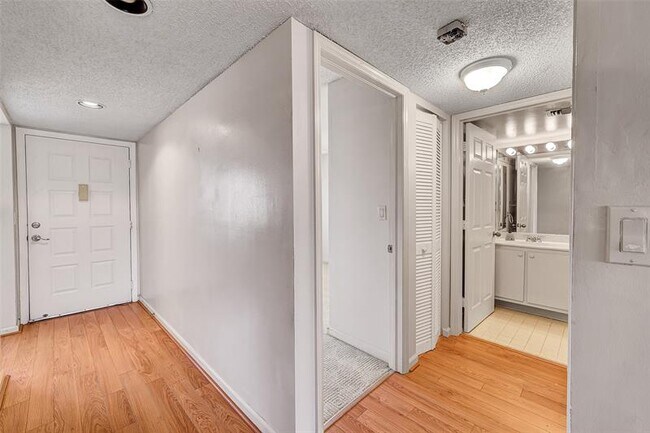Building Photo - 9633 N Belfort Cir