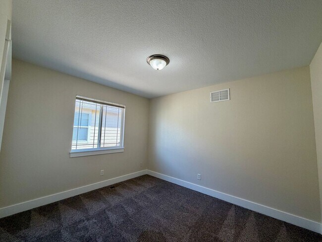Building Photo - 4334 Pennyroyal Ln