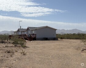 Building Photo - Country living on 4.4 acres 3 bedrooms and...