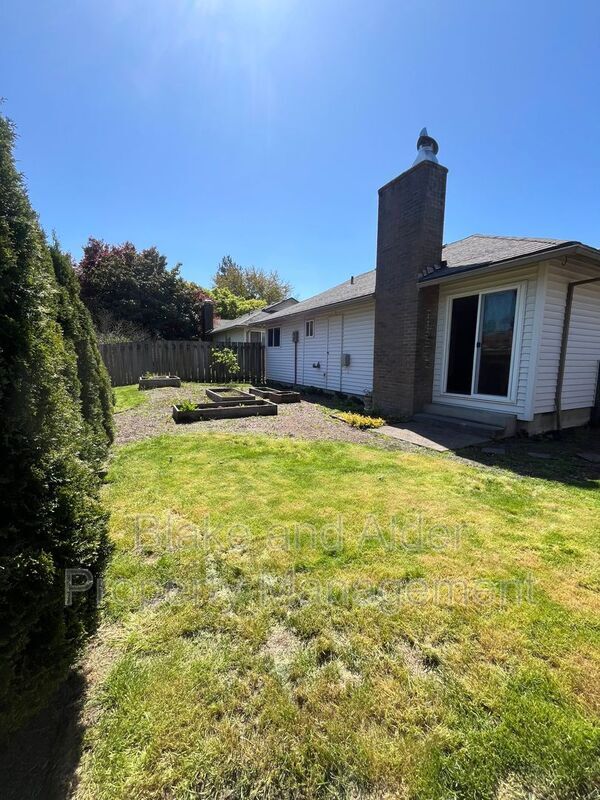 Building Photo - 5531 SW Lombard Ave
