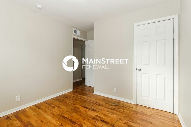 Building Photo - 3 Bedroom Pet-Friendly Home in Louisville,...