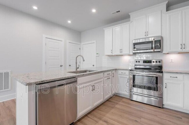 Building Photo - 2620 Lassen Pl