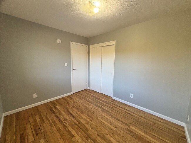 Building Photo - Newly Updated 3 Bedroom Home in SE Portland