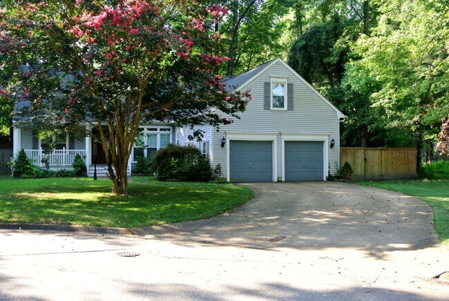 Building Photo - 2036 Hen House Dr