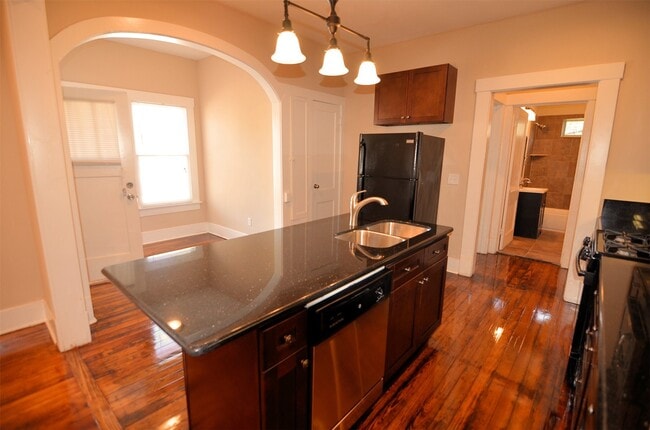 Primary Photo - 1602 Lee St