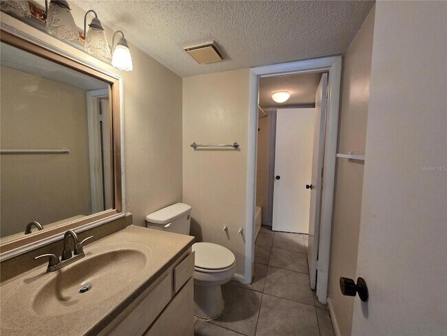 Building Photo - 561 Fairways Cir