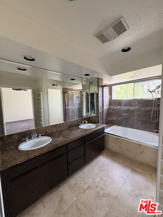 Building Photo - 24715 Cll Largo