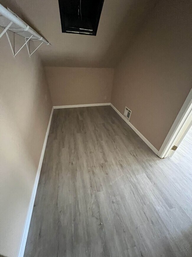 Building Photo - Indiana Ave. 46-48