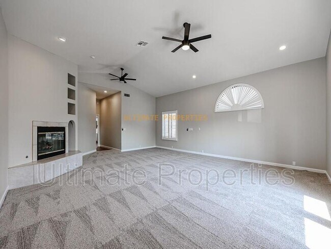 Building Photo - 10033 N 55th Pl