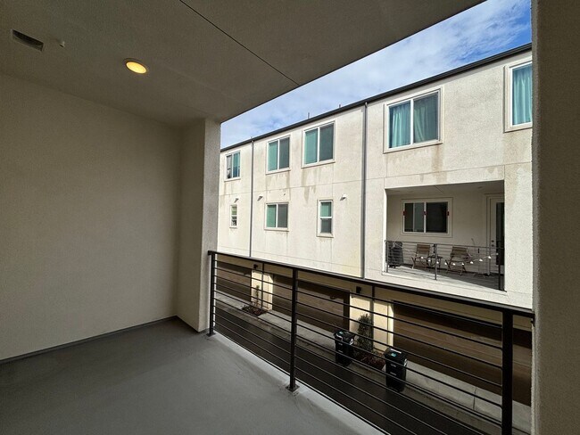 Building Photo - Beautiful 3BD/2.5BA Townhouse in San Ysidro W/ W/D, A/C, 2-Car Garage, Balcony, and Community Parks!