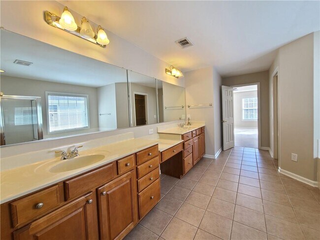 Building Photo - 7662 Forest Glen Way