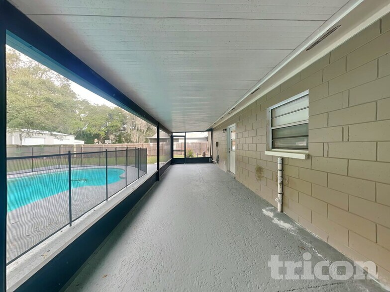 Building Photo - 2218 Village Ct