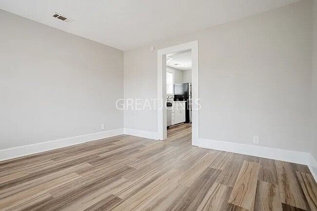 Building Photo - 154 Pine Cir