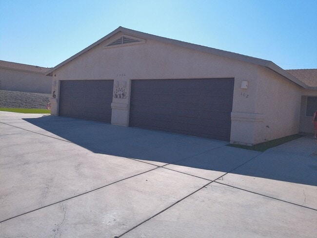 Building Photo - Seasonal rental 2 bedrooms 2 bathrooms
