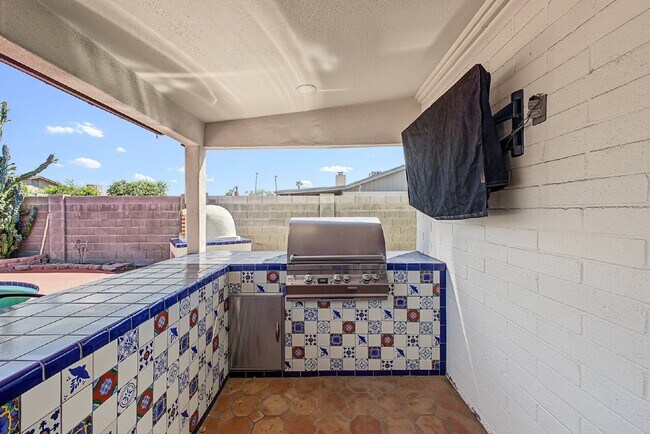 Building Photo - 13015 N 49th Pl