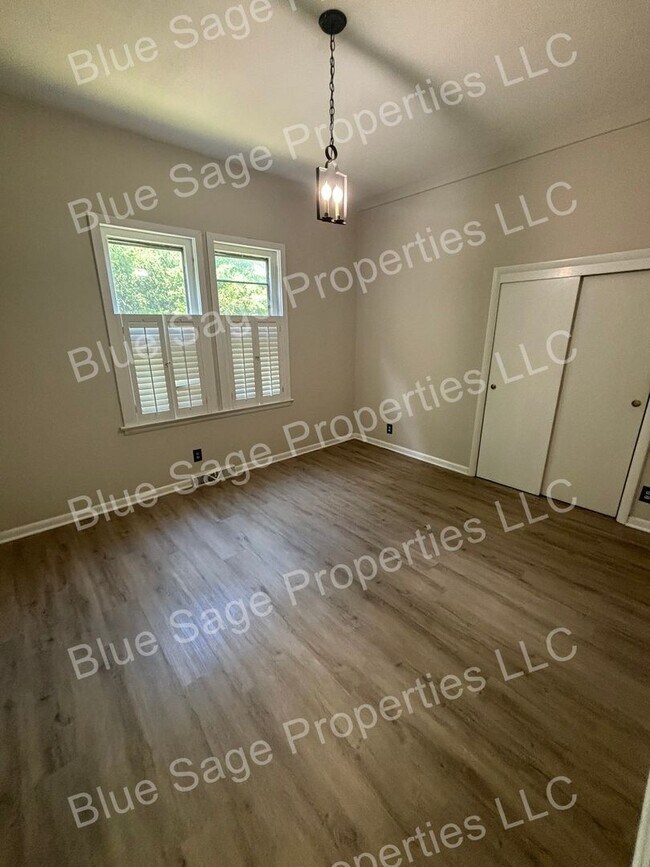 Building Photo - 26 Stratford Ave