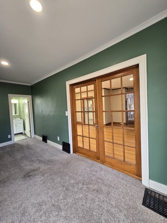 Building Photo - 1321 W Univ Ave