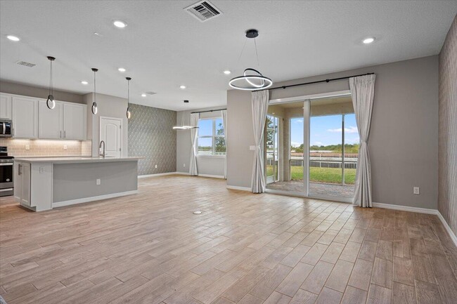 Building Photo - 10437 SW Captiva Dr