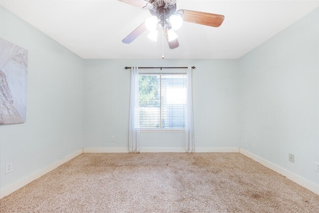 Building Photo - 18903 Atasca Oaks Dr