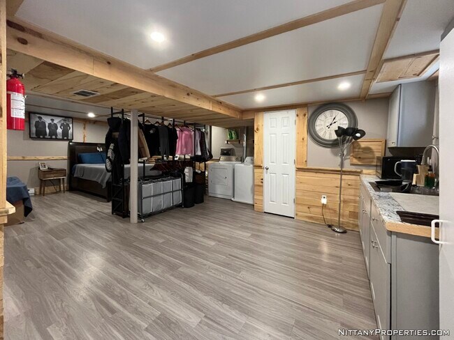 Building Photo - 120 Crestmont Ave