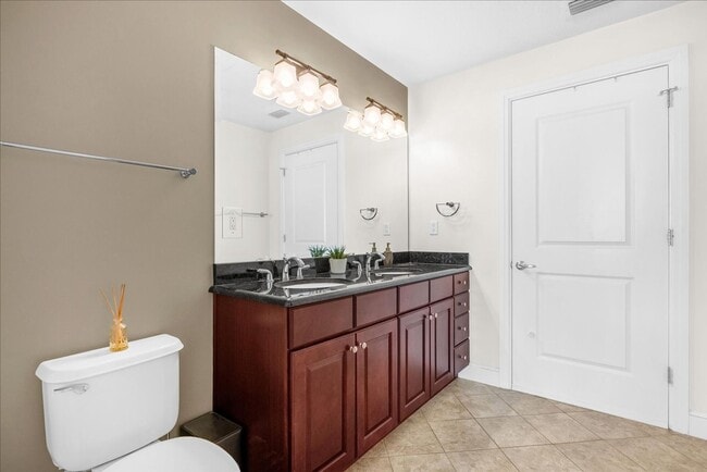 Building Photo - “Live Steps from Lake Eola in Thornton Par...