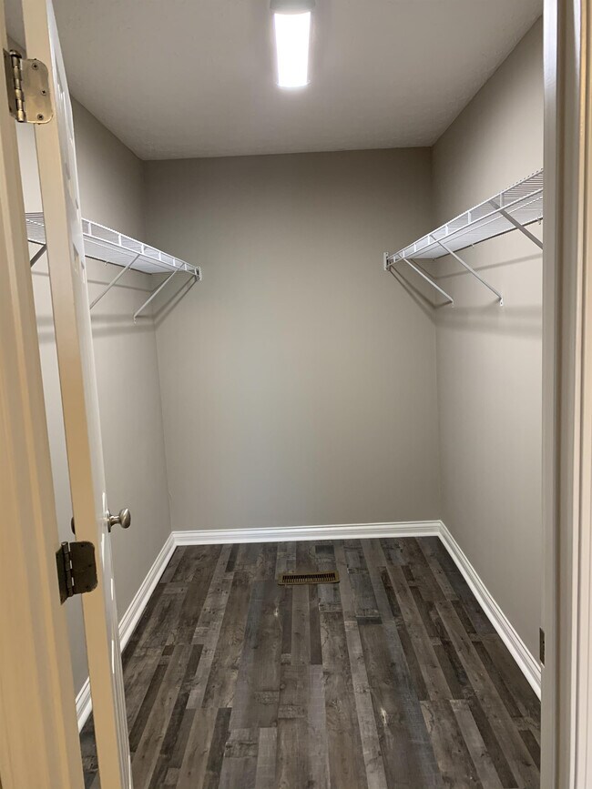 Building Photo - 301 McFadin Station St