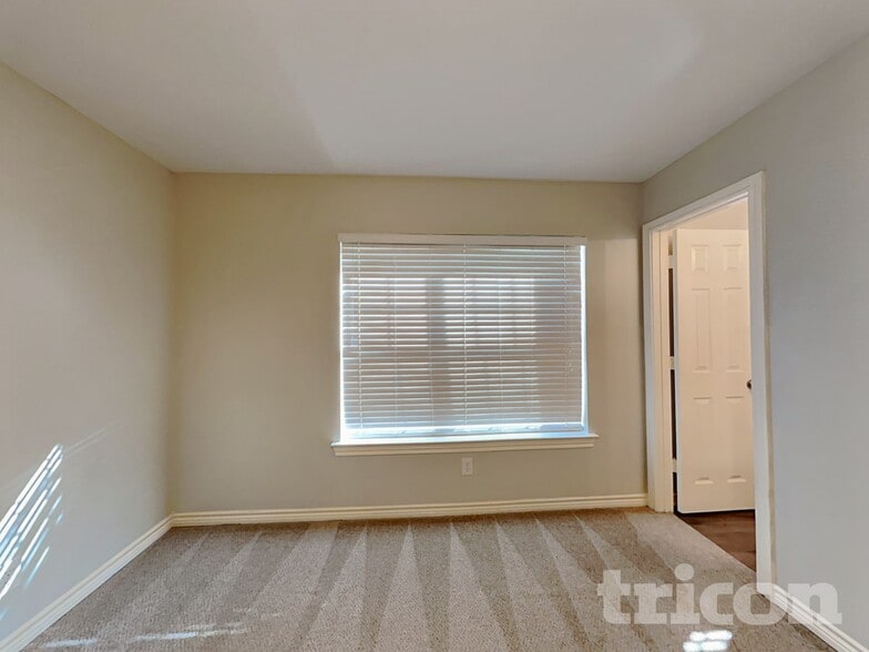 Building Photo - 185 Trout St