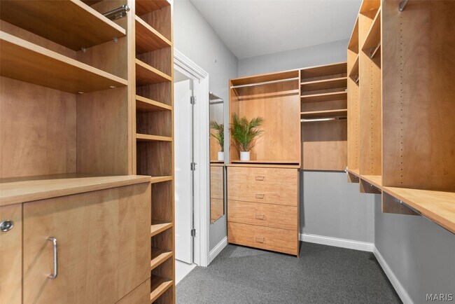 Building Photo - 4909 Laclede Ave