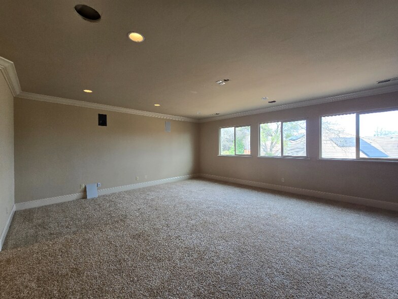 Building Photo - 3766 Mira Loma Dr