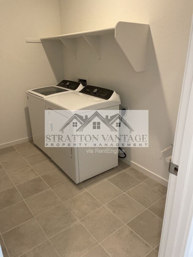 Building Photo - 2942 Kim Dr