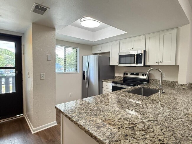 Building Photo - 4307 Holly Tree Rd