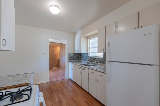 Building Photo - 214 Antrim Dr