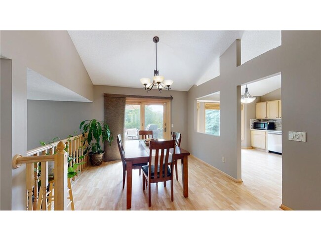 Building Photo - 2079 Woodbridge Way