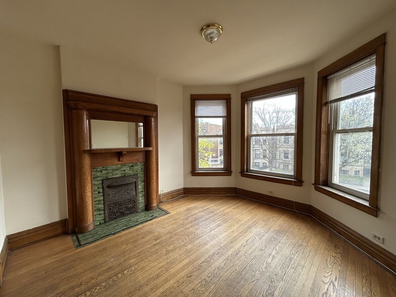 Building Photo - 1216 W Addison St