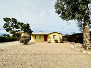 Building Photo - Rare Find 2/1 House IN DESIRED CENTRAL ARE...