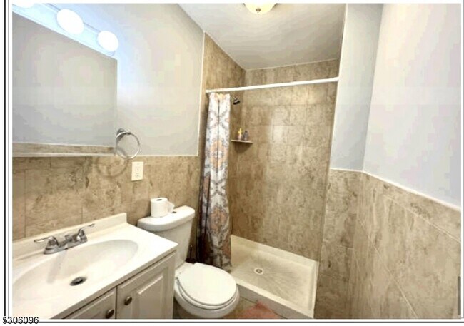 Building Photo - 923 Magnolia Ave