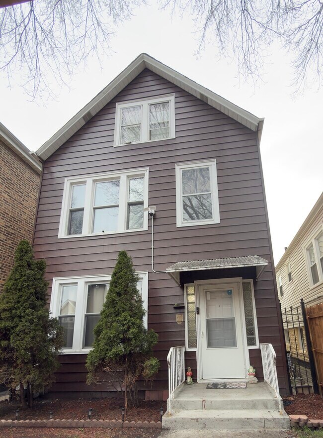 Building Photo - 4232 S California Ave