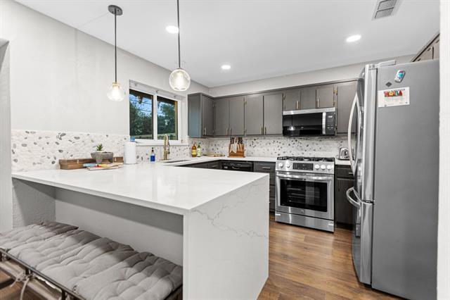 Building Photo - 136 Poinsettia Cir