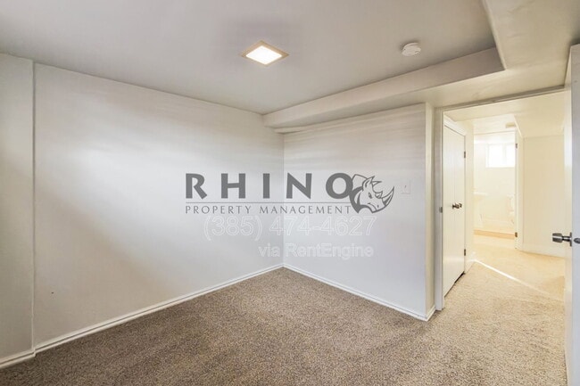 Building Photo - 1993 Champagne Ave