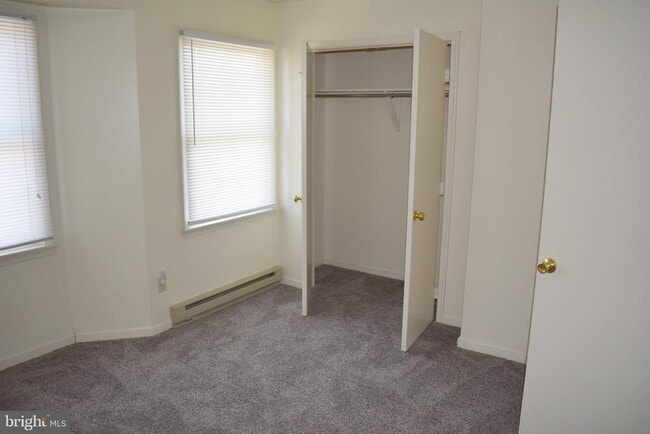Building Photo - 945 Orchard Dr