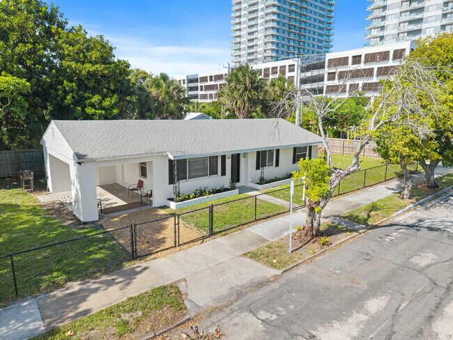 Building Photo - 401 42nd St