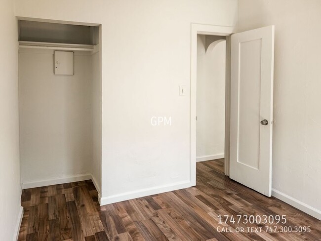 Building Photo - Charming 1-BR in Silverlake, w/ Parking!