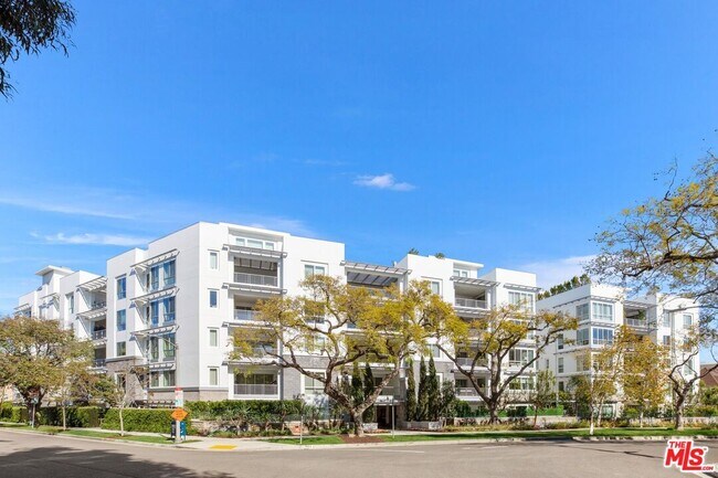 Building Photo - 460 N Palm Dr