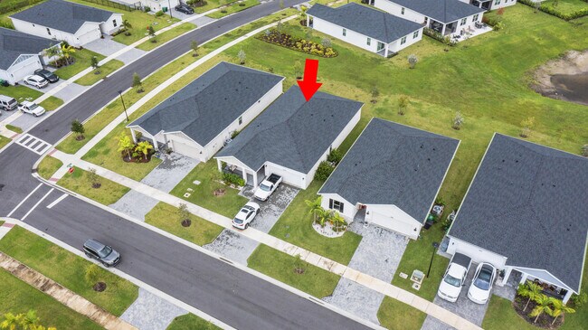 Building Photo - 8906 Dahlia Cir