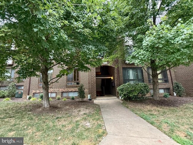 Primary Photo - 122 Roberts Ln