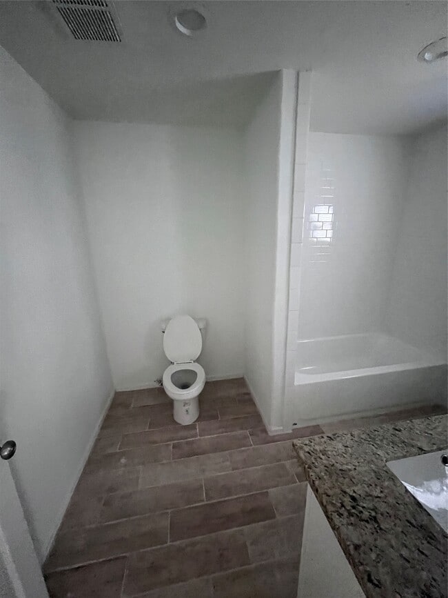 Building Photo - 21534 Cedar Ln