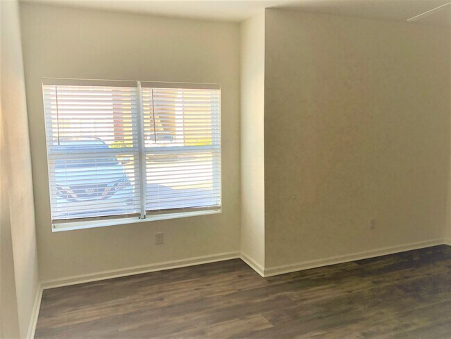 Building Photo - 2/2 Dolphin Villas Condo, Gulf Shores!