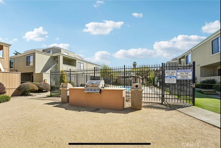 Building Photo - 820 Casanova Ave