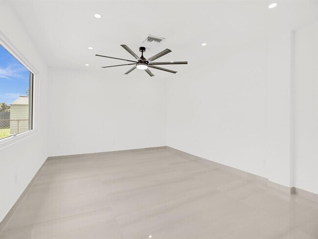 Building Photo - 4530 SW 34th Dr